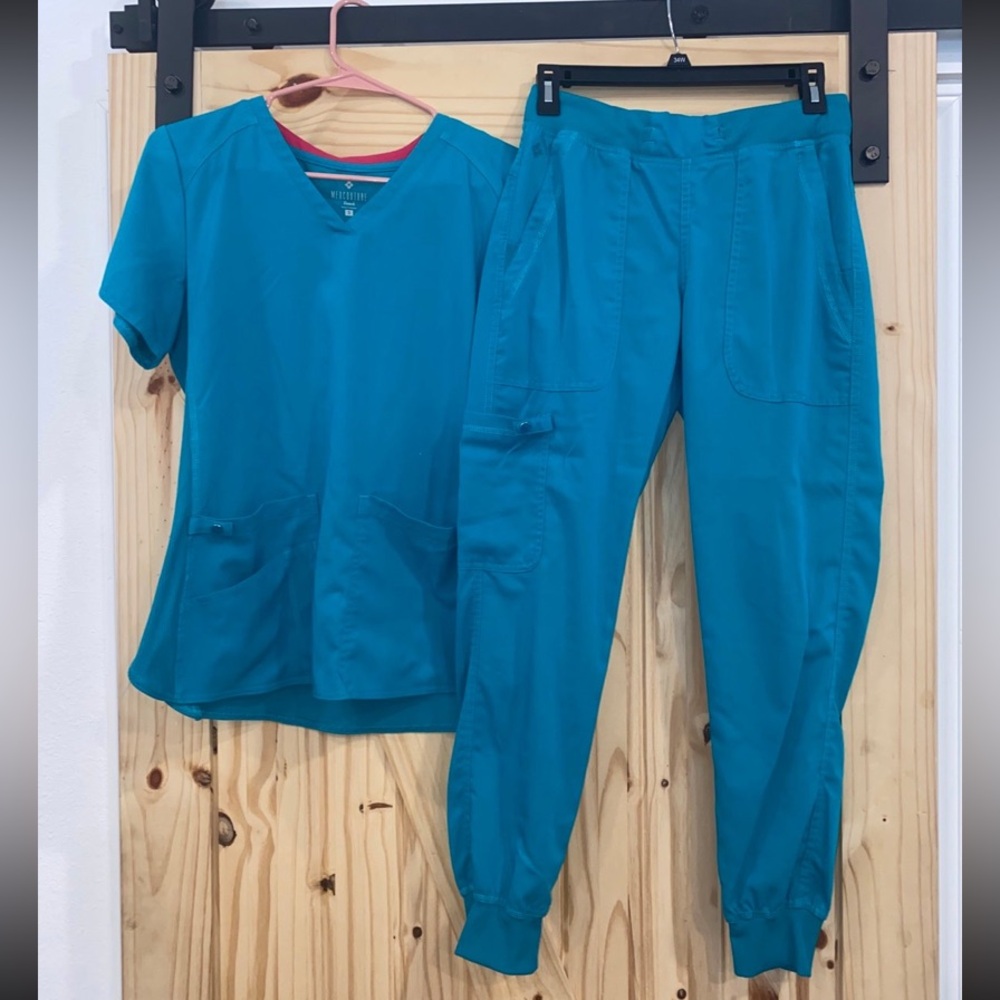 Scrub set